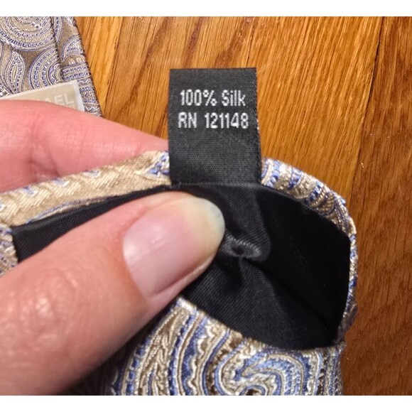 Michael Kors Gold and Blue Paisley Necktie - Picture 4 of 4